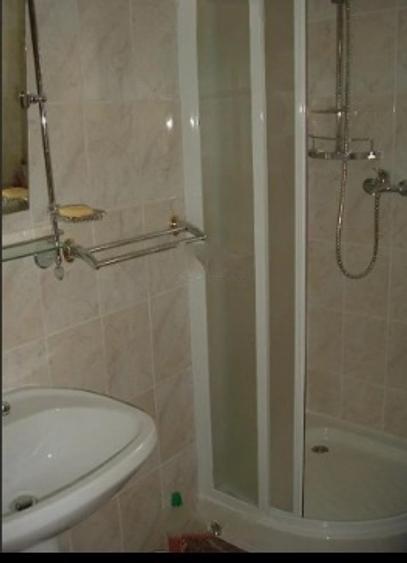 Casă individuală cu 5 camere cu Canalizare în Rahova