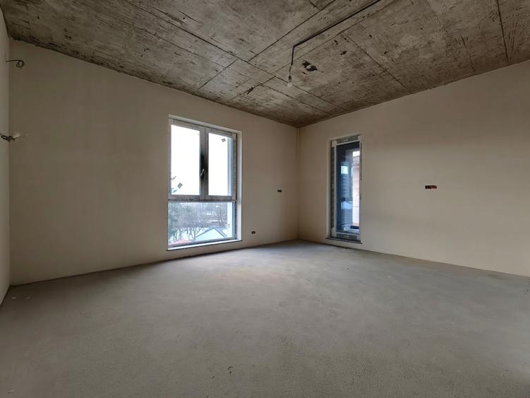 Penthouse cu 4 camere decomandat în Crângași