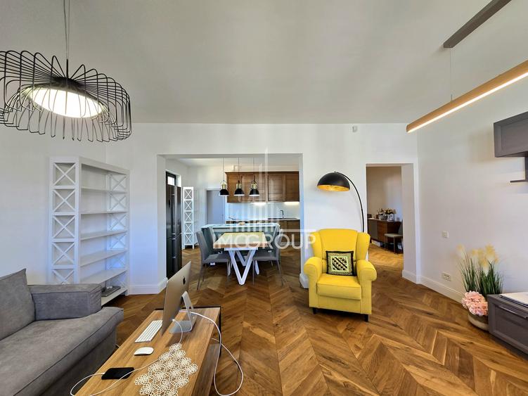 Apartament cu 4 camere semidecomandat, mobilat în Central
