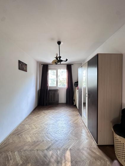 Apartament cu 3 camere semidecomandat în Drumul Taberei