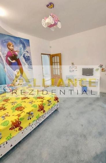 Casă cu 5 camere cu Teren 449 Mp în Apărătorii Patriei