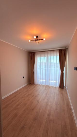 Apartament cu 3 camere semidecomandat în Florești