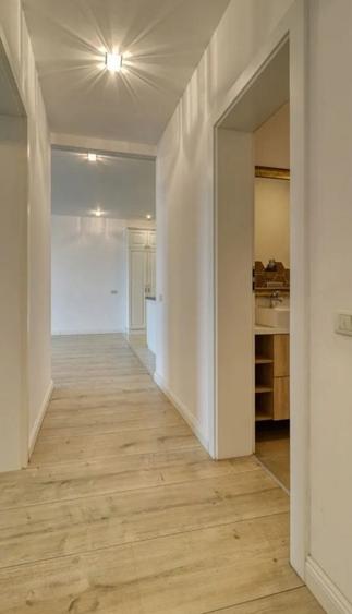 Apartament cu 3 camere decomandat în Sisești