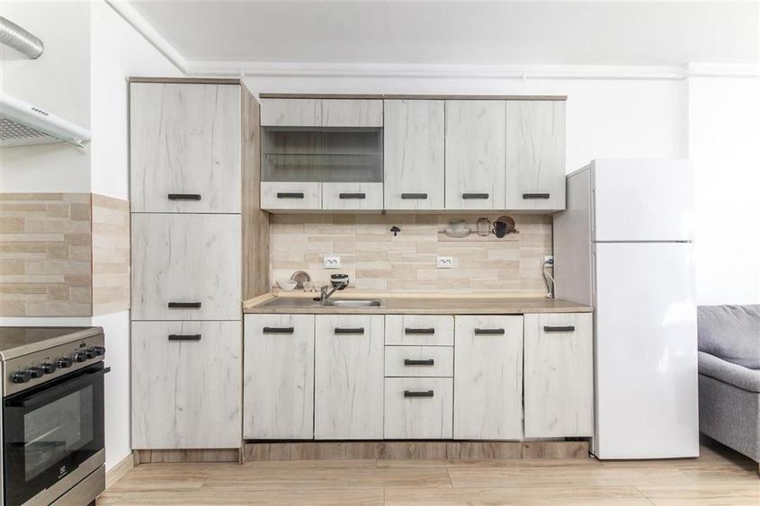 Apartament cu 2 camere semidecomandat, mobilat în Gheorgheni
