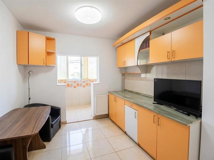 Apartament cu 3 camere decomandat în Decebal
