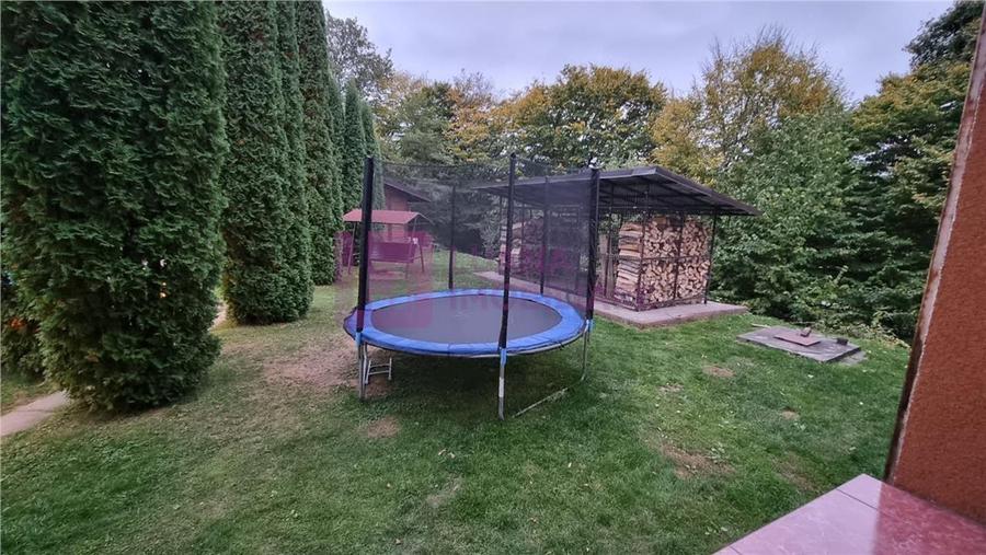 Casă individuală cu 6 camere cu Teren 800 Mp în Central