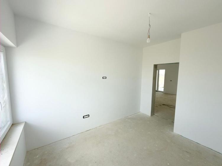 Apartament cu 3 camere decomandat în Torontalului
