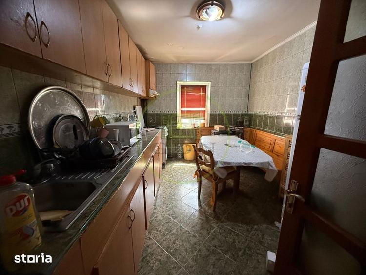 Apartament cu 4 camere decomandat, mobilat în Rovine