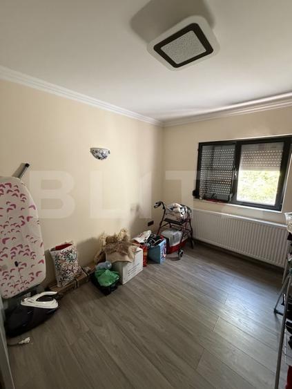 Apartament cu 3 camere decomandat, mobilat în