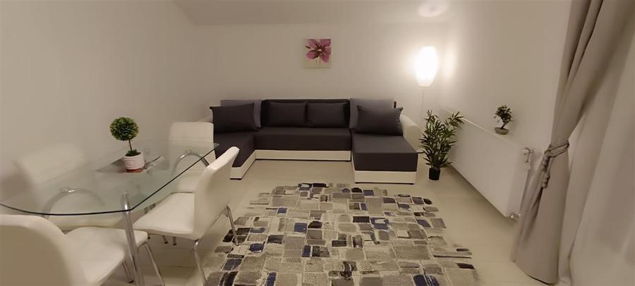 Apartament cu 2 camere decomandat în Tractorul