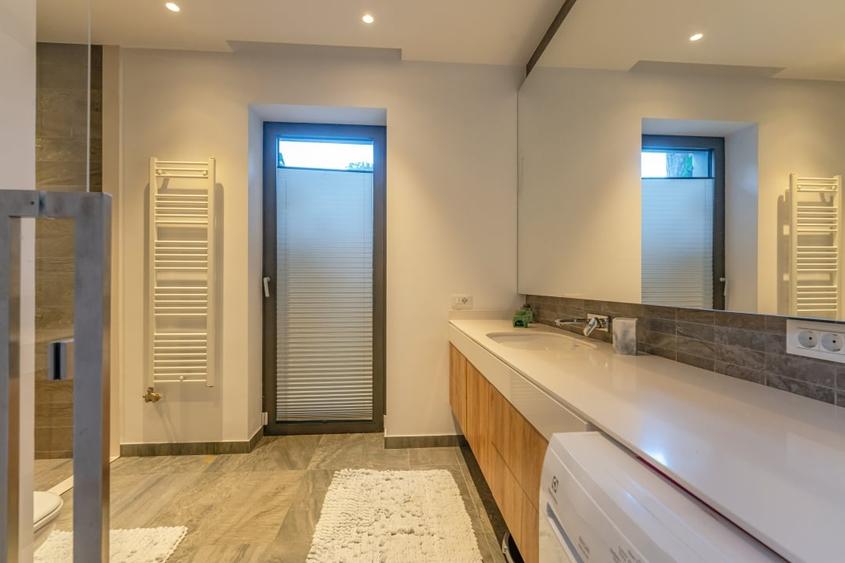 Apartament cu 3 camere decomandat, mobilat în Ultracentral