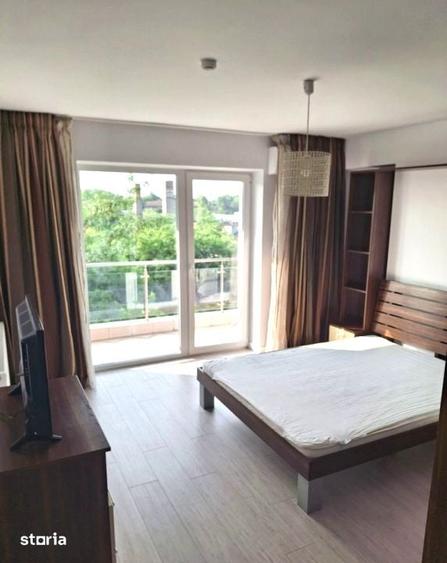 Apartament cu 3 camere decomandat în Pajura