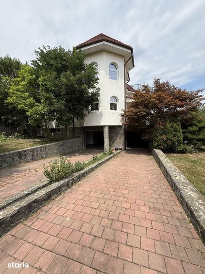 Casă cu 4 camere cu Teren 900 Mp în Sud