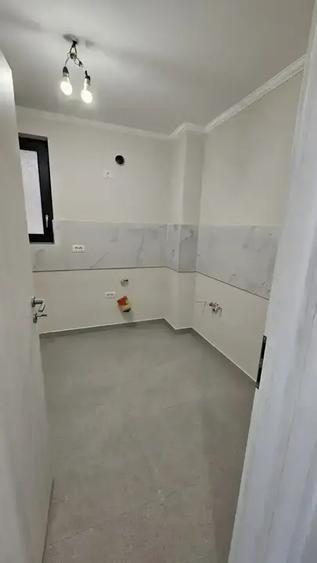 Casă cu 4 camere cu Canalizare în Est