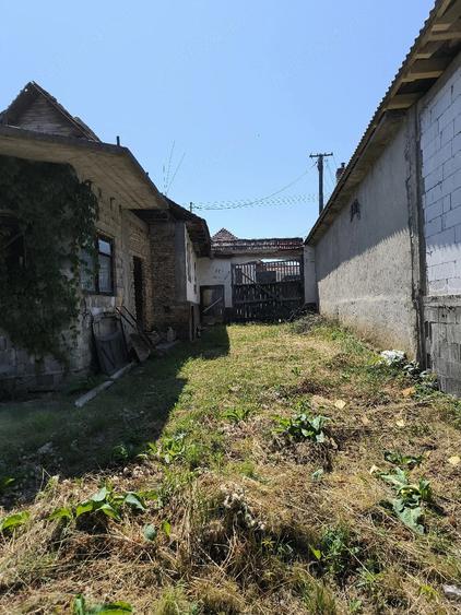 Casă cu 1 camere cu Teren 850 Mp în Brateiu