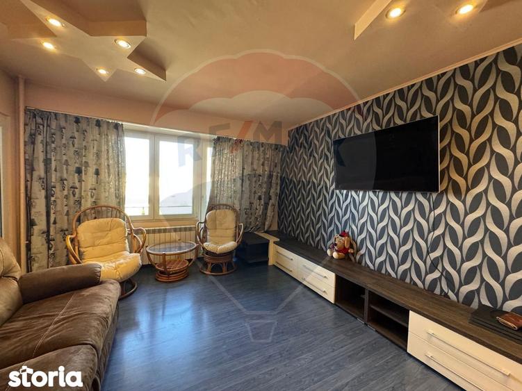Apartament cu 3 camere, mobilat în Polivalentă