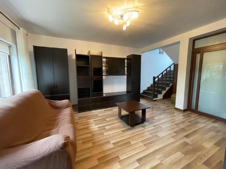 Duplex cu 3 camere cu Canalizare în Valea Adâncă