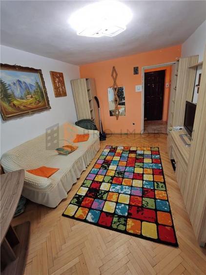 Apartament 3 camere cf 3 semidecomandat zona Micro 14 - 1