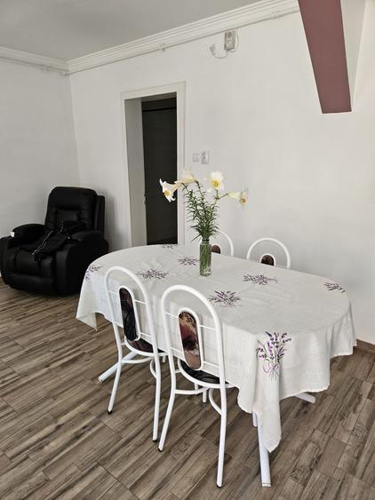 Casă cu 4 camere în Bârzești