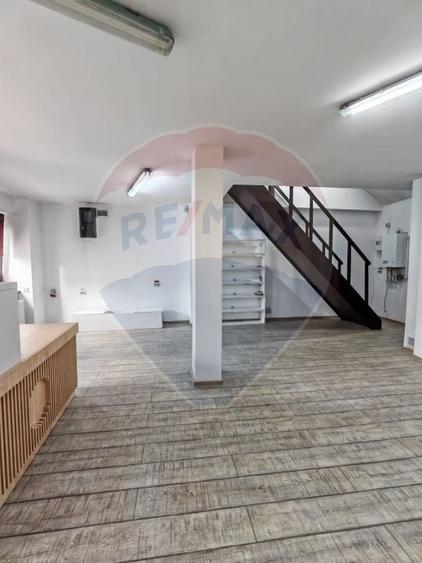 Casă cu 4 camere cu Teren 50 Mp în Blumăna