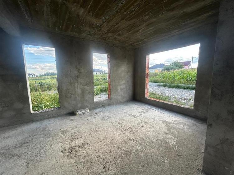 Casă individuală cu 4 camere cu Teren 500 Mp în Moara
