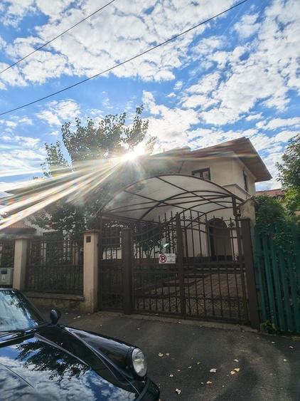 Duplex cu 8 camere cu Canalizare în Primăverii