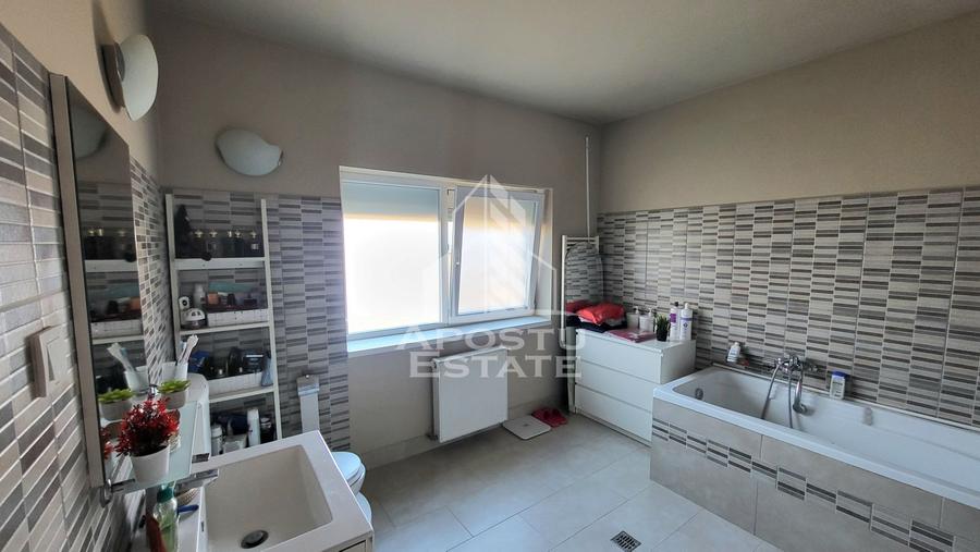 Casă individuală cu 5 camere cu Canalizare în Aradului