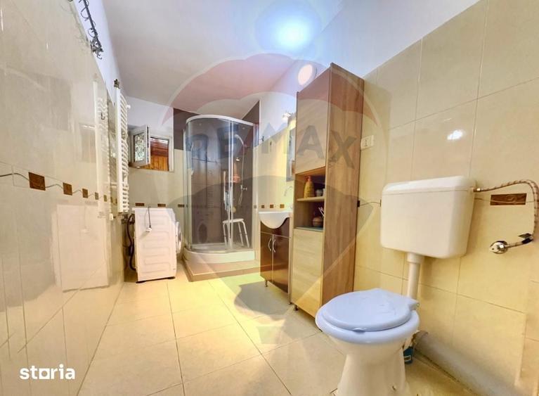 Casă cu 6 camere cu Teren 638 Mp în Pădureni