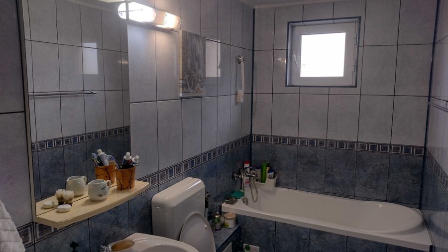 Casă cu 4 camere în Bradu
