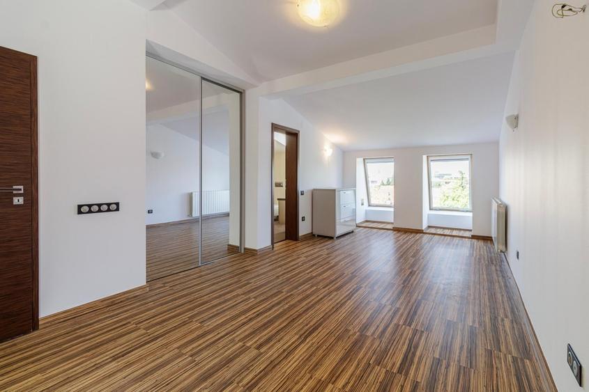 Apartament cu 4 camere decomandat în Kiseleff