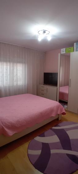 Apartament cu 2 camere decomandat în Girocului