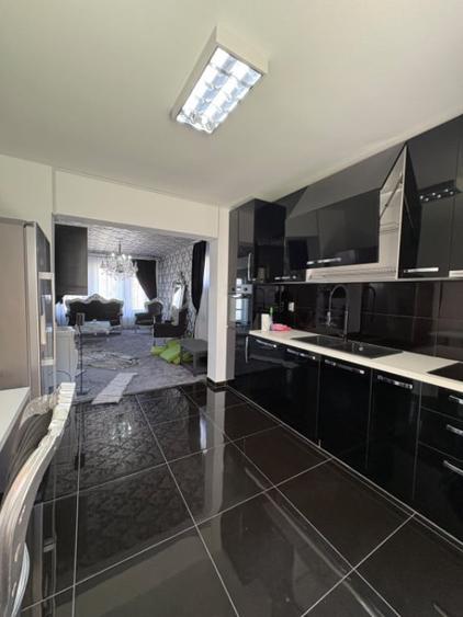 Casă cu 4 camere cu Teren 263 Mp în Florești