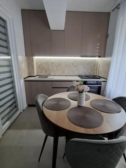 Apartament cu 2 camere decomandat, mobilat în Apărătorii Patriei