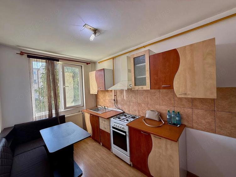 Apartament cu 3 camere semidecomandat în Dacia