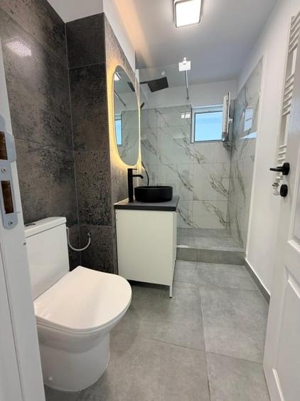 Apartament cu 2 camere semidecomandat în Colentina
