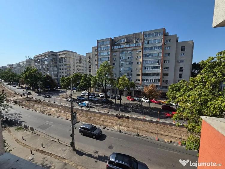 Apartament cu 3 camere semidecomandat în Domenii