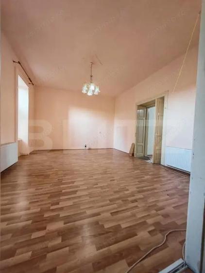 Apartament cu 5 camere decomandat în Sinaia