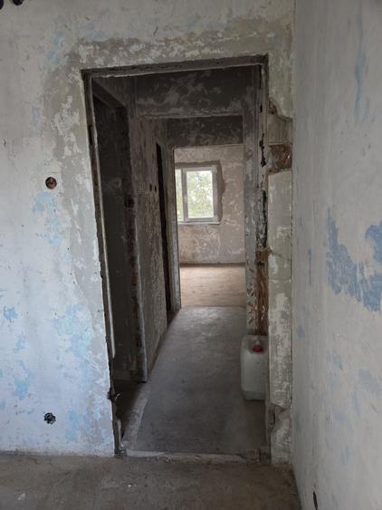 Apartament cu 3 camere semidecomandat în Micro 40