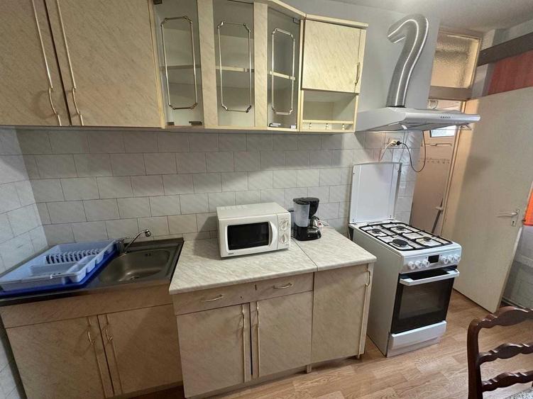 Apartament cu 3 camere semidecomandat în Central