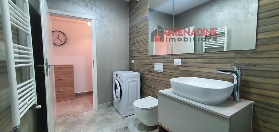 Apartament cu 2 camere decomandat în Tractorul