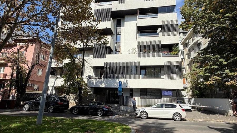 Apartament cu 3 camere decomandat în Nord