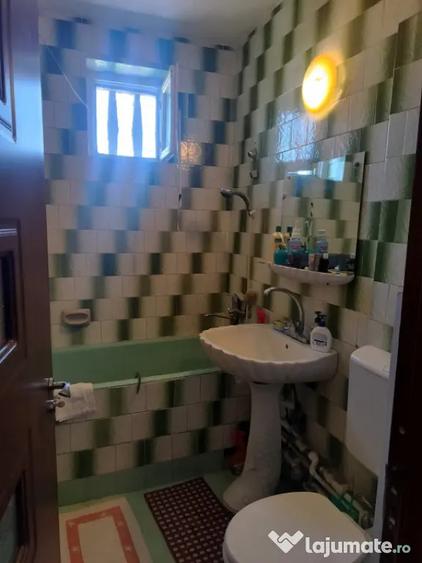 Apartament cu 2 camere semidecomandat, mobilat în Titulescu