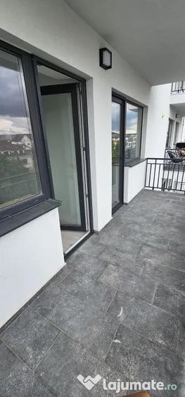 Apartament cu 2 camere decomandat în Tractorul