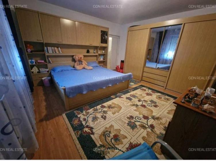 Apartament cu 3 camere semidecomandat în Central