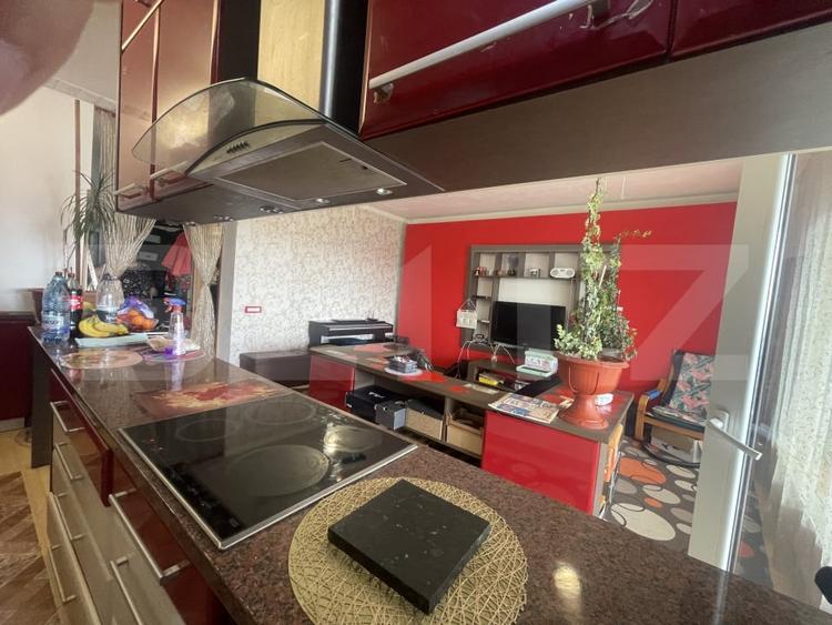 Apartament cu 3 camere semidecomandat, mobilat în Zorilor