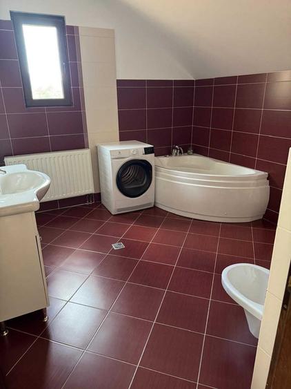 Casă cu 4 camere cu Teren 450 Mp în Central