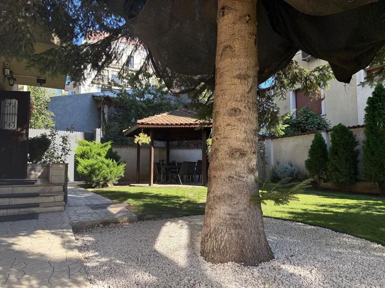 Apartament cu 4 camere decomandat, mobilat în Barbu Văcărescu
