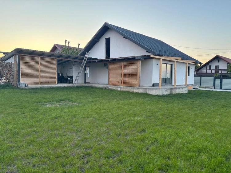 Casă cu 4 camere în Deleni