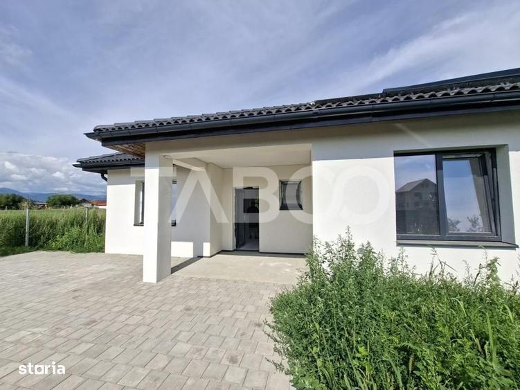 Casă cu 3 camere decomandat în Cristian