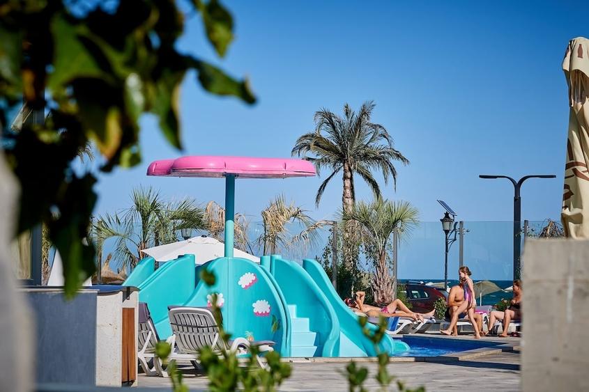 Apartament cu 3 camere decomandat în Mamaia-Sat